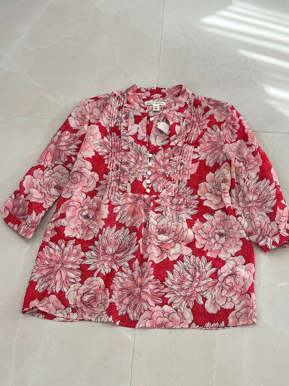 Banana Republic Red Pink Floral Pintuck Ruffle 3/4 Sleeve Blouse (Size Petite Me